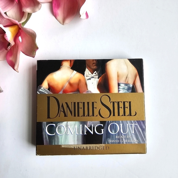 Danielle Steel - Coming Out Read By David Garrison 4 CDs Set Unabridged, 5 Hours - Picture 1 of 8